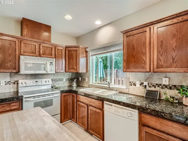 35738 SKYLINE DR, St Helens, OR 97051