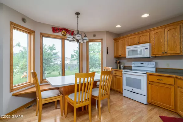 2404 44TH Avenue S, Grand Forks, ND 58201