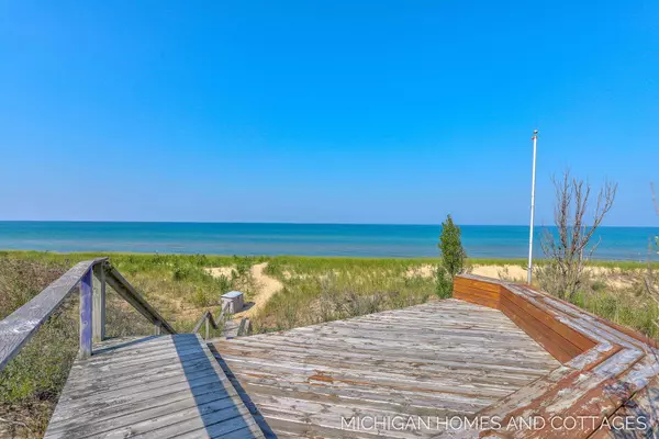 12599 Wilderness Trl, Grand Haven, MI 49417