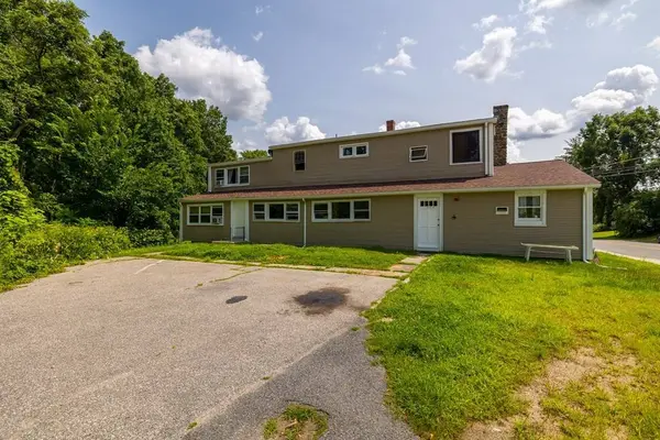 102 Mendon St, Blackstone, MA 01504