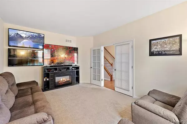 48133 Ellington Drive, Macomb, MI 48044