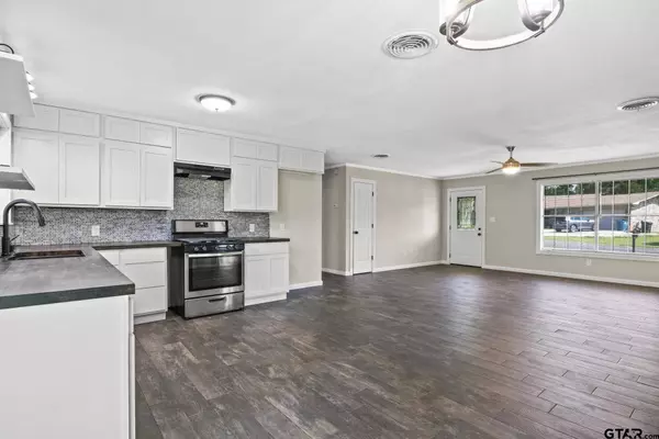 805 Wildwood Rd, Daingerfield, TX 75638