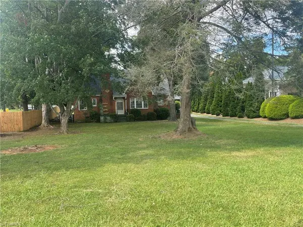 266 W Swannanoa AVE, Liberty, NC 27298