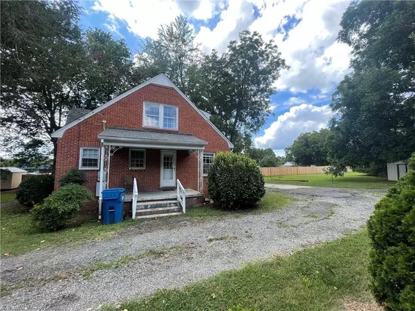 266 W Swannanoa AVE, Liberty, NC 27298