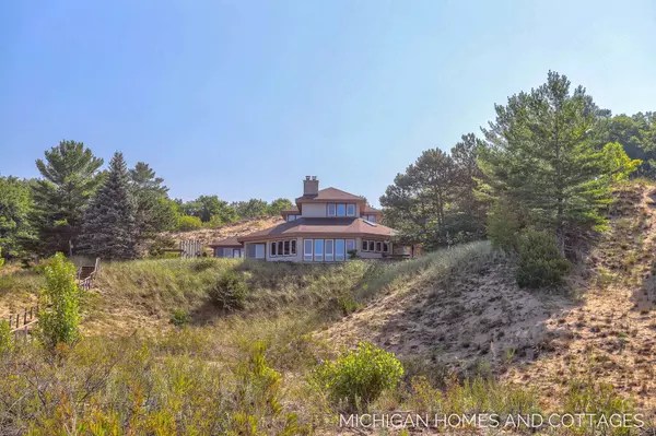 12599 Wilderness Trl, Grand Haven, MI 49417