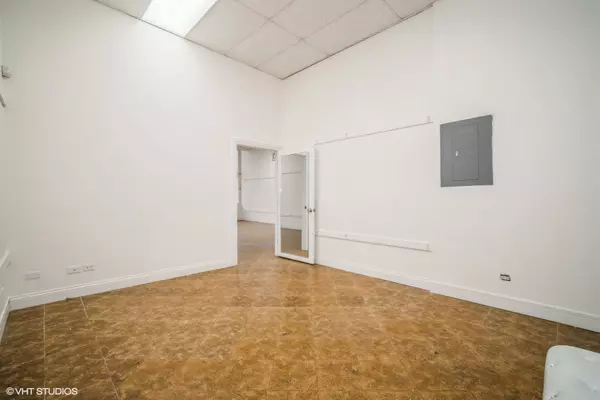 2952 W Irving Park RD #D, Chicago, IL 60618