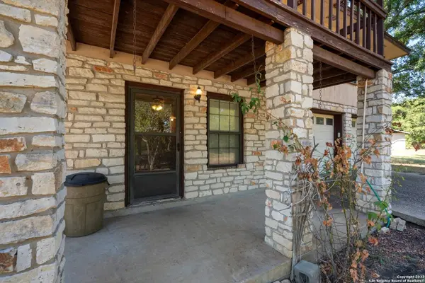 6104 FM 672, Dale, TX 78616