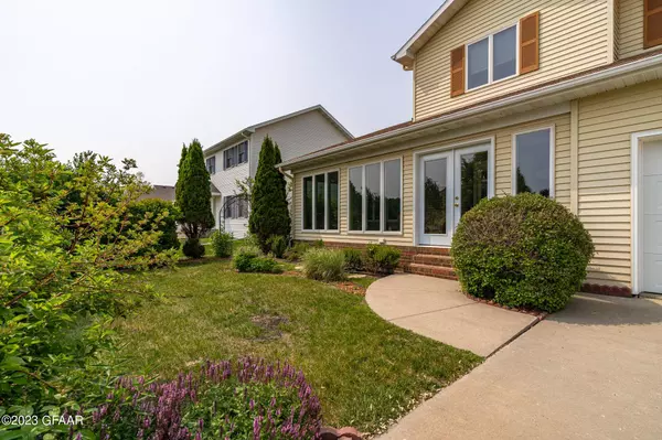 2404 44TH Avenue S, Grand Forks, ND 58201