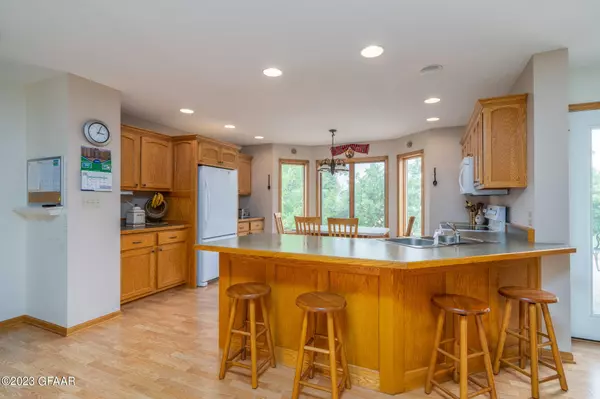 2404 44TH Avenue S, Grand Forks, ND 58201