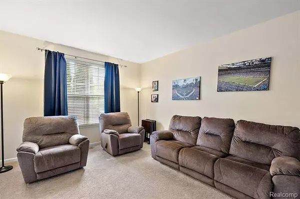 48133 Ellington Drive, Macomb, MI 48044