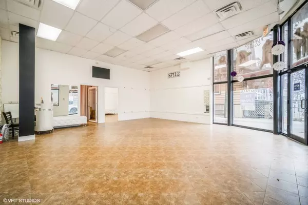 2952 W Irving Park RD #D, Chicago, IL 60618