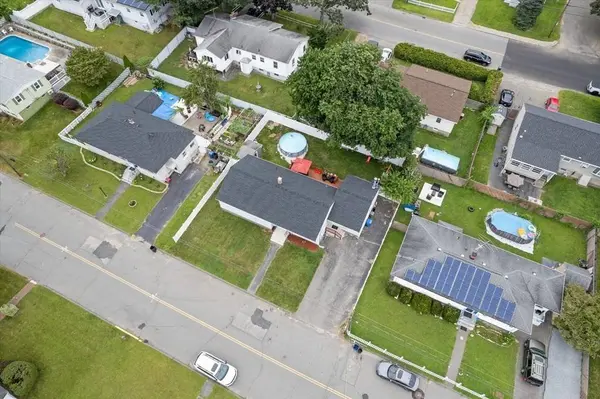 17 Glenwood Dr, Lawrence, MA 01843