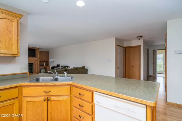 2404 44TH Avenue S, Grand Forks, ND 58201