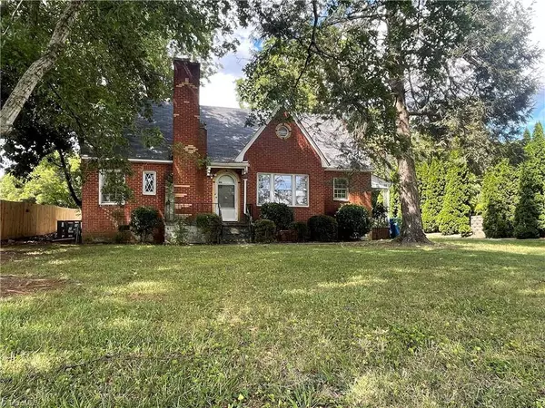 266 W Swannanoa AVE, Liberty, NC 27298