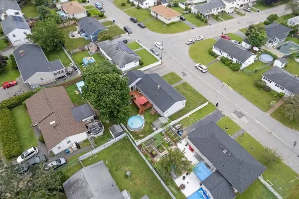 17 Glenwood Dr, Lawrence, MA 01843