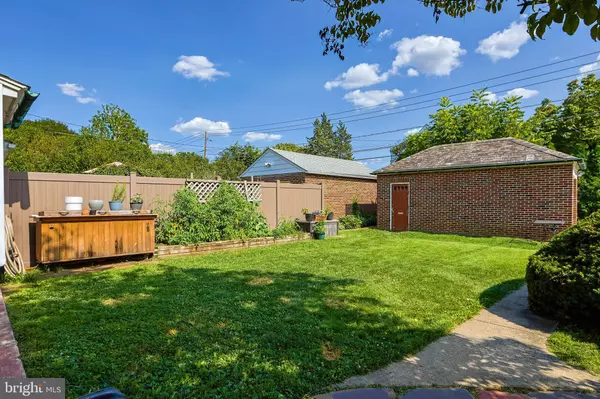 2452 W W WASHINGTON ST, Allentown, PA 18104