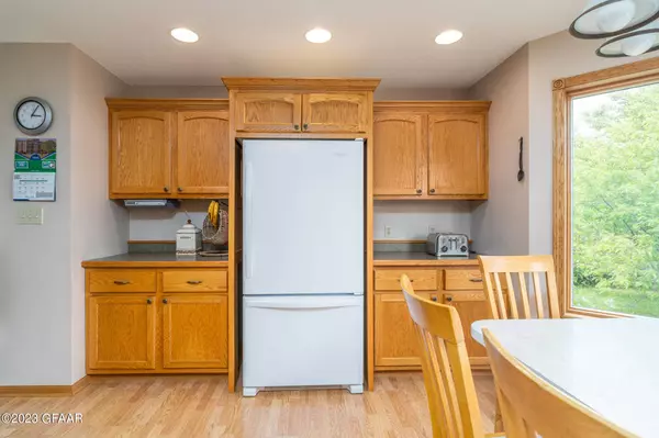 2404 44TH Avenue S, Grand Forks, ND 58201