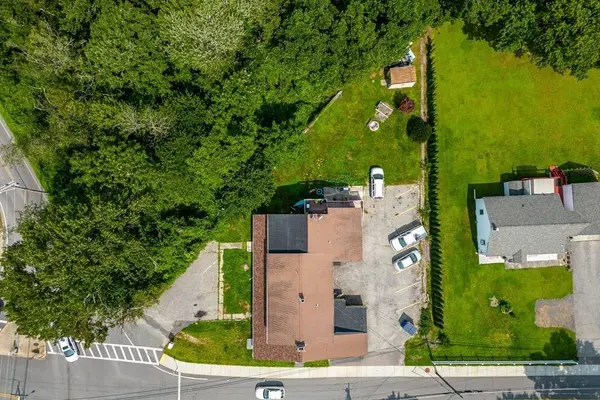 102 Mendon St, Blackstone, MA 01504