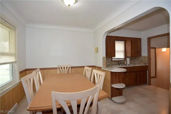 7702 Renwood DR, Parma, OH 44129