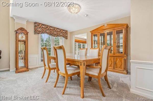 3871 S CREEK Drive, Rochester, MI 48306