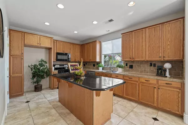 888 Downing CIR, Lincoln, CA 95648