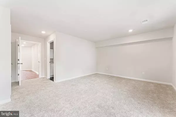 8 PALERMO LN, Mount Laurel, NJ 08054