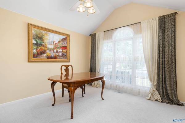 1719 Weymouth Lane NW, Huntsville, AL 35806