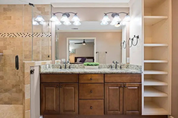 1091 Chartley DR SW, Lilburn, GA 30047