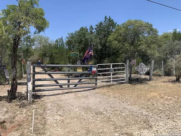 1085 Private Road 2415, Uvalde, TX 78801