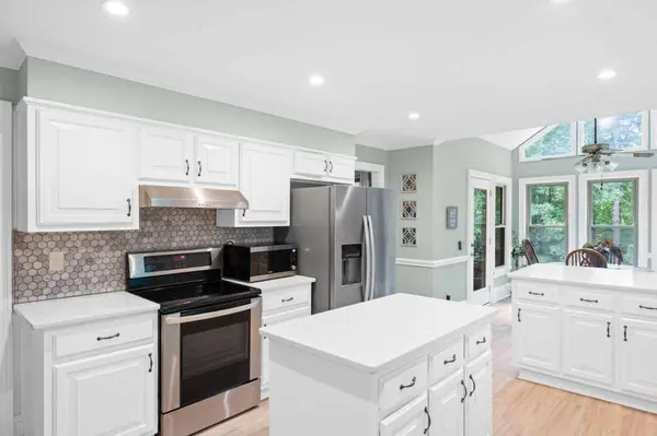 1091 Chartley DR SW, Lilburn, GA 30047