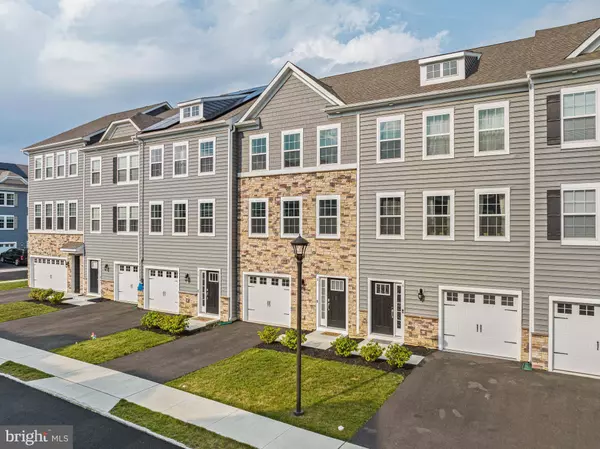 8 PALERMO LN, Mount Laurel, NJ 08054