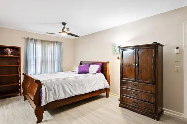 1091 Chartley DR SW, Lilburn, GA 30047