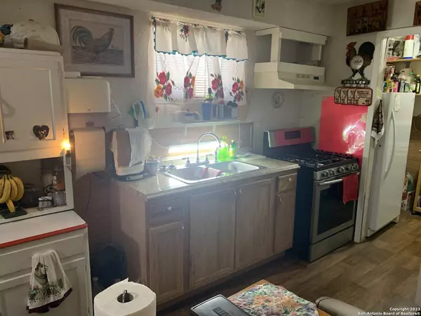 1085 Private Road 2415, Uvalde, TX 78801