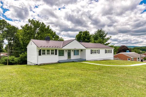 1840 PEPPERS FERRY RD, Pulaski, VA 24301