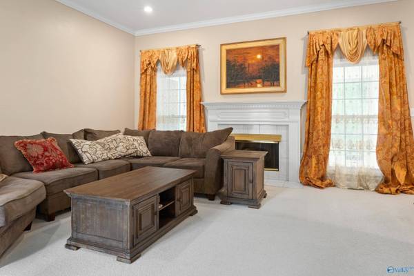 1719 Weymouth Lane NW, Huntsville, AL 35806