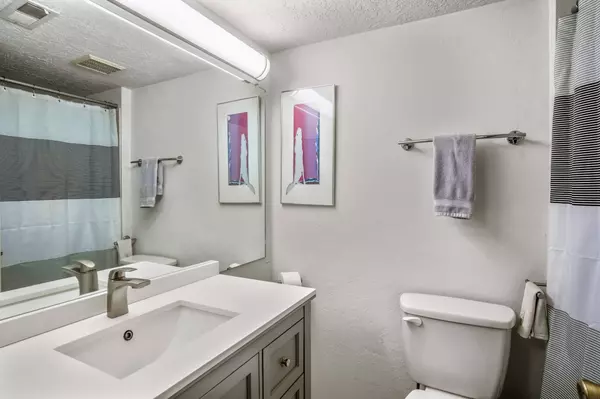 505 Oppenheimer DR #811, Los Alamos, NM 87544