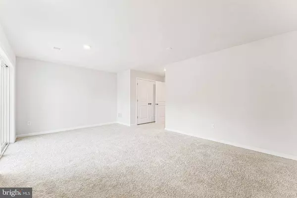 8 PALERMO LN, Mount Laurel, NJ 08054