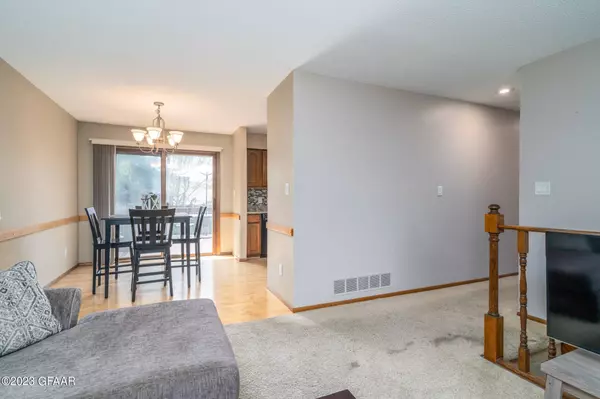 1116 21ST Street S, Grand Forks, ND 58201