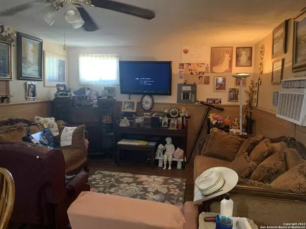 1085 Private Road 2415, Uvalde, TX 78801