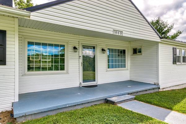 1840 PEPPERS FERRY RD, Pulaski, VA 24301
