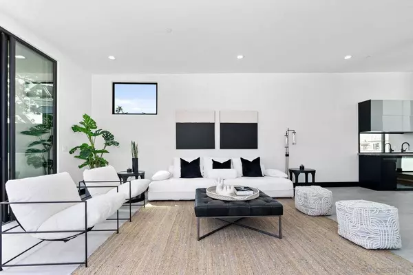 4533 Newport, San Diego, CA 92107