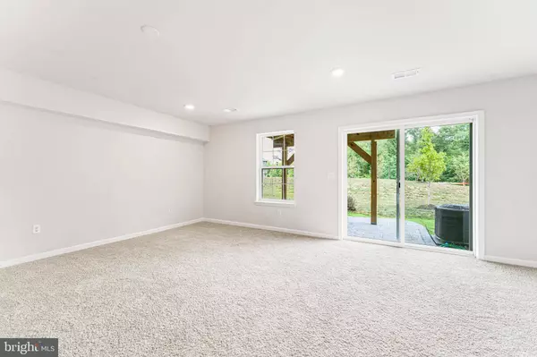 8 PALERMO LN, Mount Laurel, NJ 08054