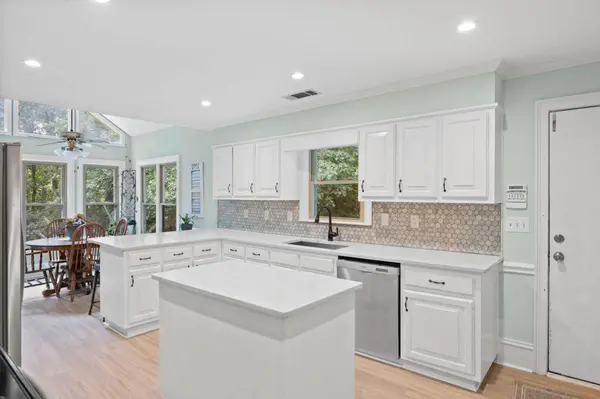 1091 Chartley DR SW, Lilburn, GA 30047