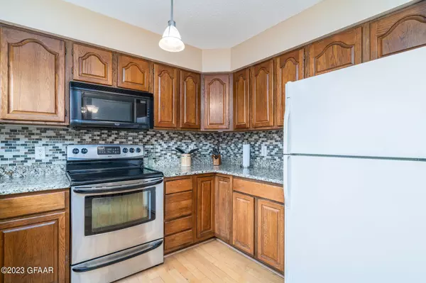 1116 21ST Street S, Grand Forks, ND 58201