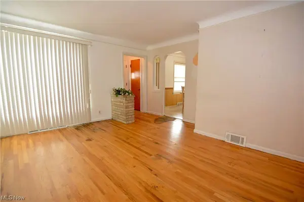 7702 Renwood DR, Parma, OH 44129