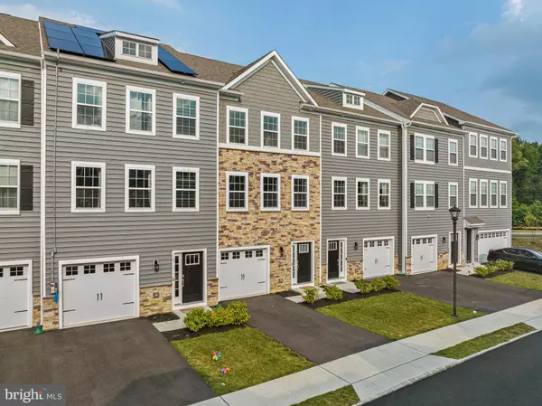 8 PALERMO LN, Mount Laurel, NJ 08054