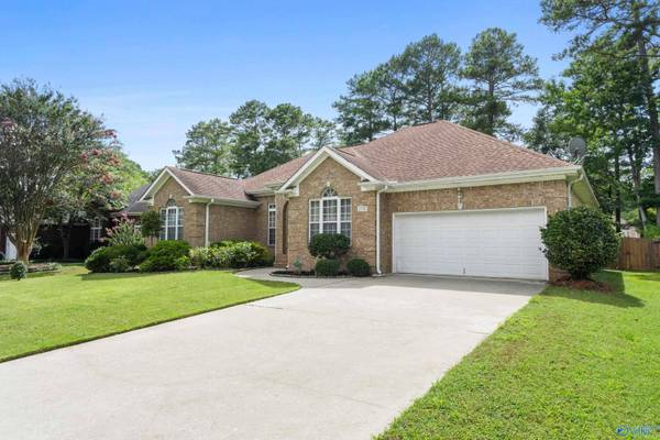 1719 Weymouth Lane NW, Huntsville, AL 35806