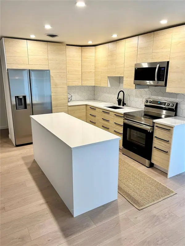 2895 SIESTA DR, Venice, FL 34293