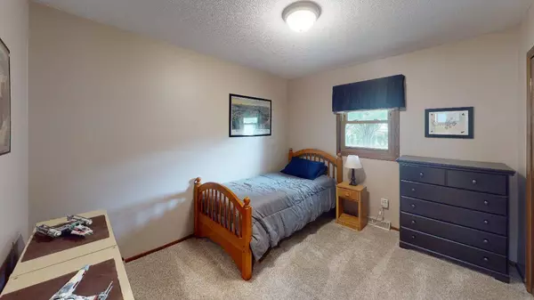 959 Swift ST S, Shakopee, MN 55379