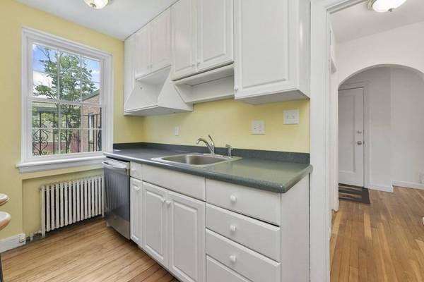 37 Commonwealth Avenue #33, Newton, MA 02467